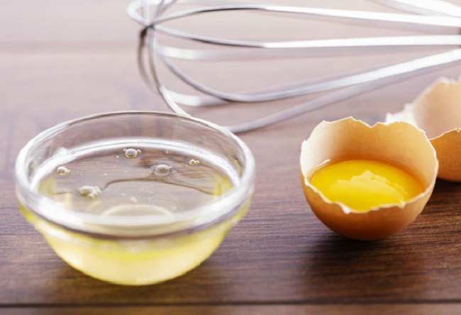 Bôi lòng trắng trứng gà có thể giúp cải thiện sắc tố da ở vùng mông, vùng kín