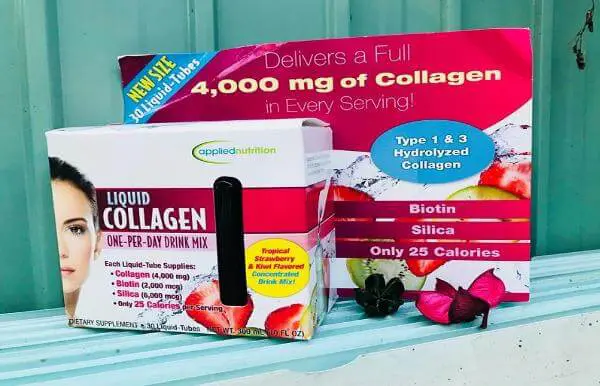 Collagen được thiết kế dạng ống, chứa lượng collagen nước cô đặc màu đỏ nâu