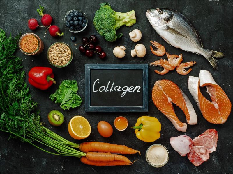 Collagen type 2 có trong kiwi, tỏi cùng với các loại rau màu xanh đậm