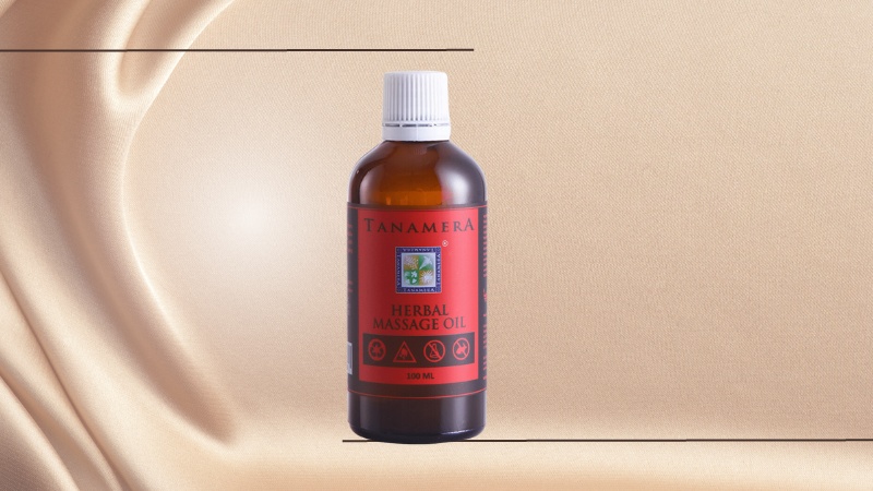 Dầu massage thảo dược Tanamera Herbal Massage Oil giúp giải độc tố, hỗ trợ quá trình kích thích tuần hoàn máu