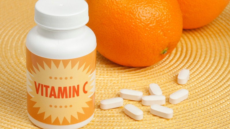 vitamin c cũng là thành phần chính của nhiều sản phẩm, thực phẩm chức năng tốt cho sức khỏe, giúp cải thiện làn da được nhiều người tin dùng