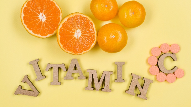 Vitamin c kết hợp với gì để trắng da và đảm bảo an toàn cho sức khỏe?