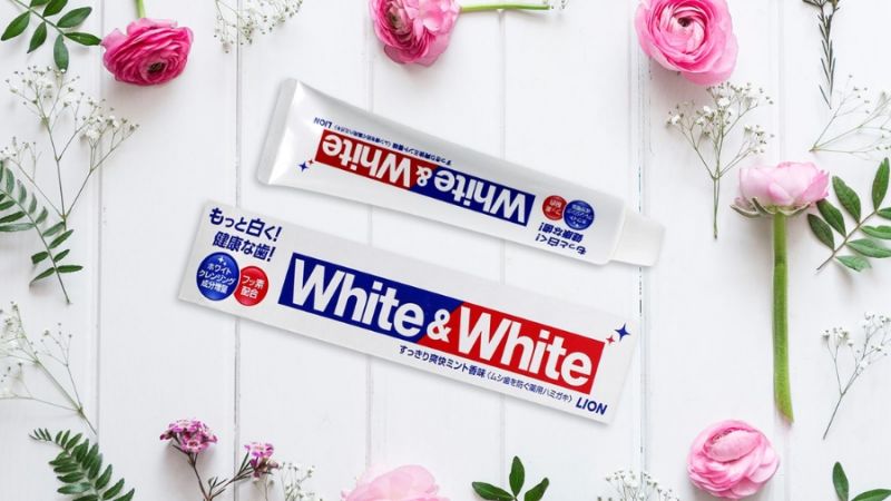 Kem đánh răng White & White của Nhật gây ấn tượng mạnh mẽ với người tiêu dùng nhờ thiết kế đơn giản