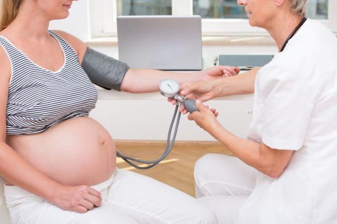 Cách giảm huyết áp cao khi mang thai phụ nữ cần phải biết